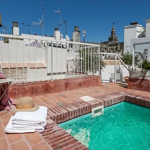 Tomas Ibarra Pool & Luxury Apartment
